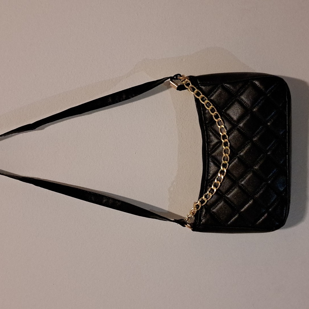 Black quilted design shoulder bag